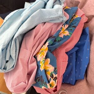 Men’s Gap and Old Navy short sleeve button up shirts bundle size XL